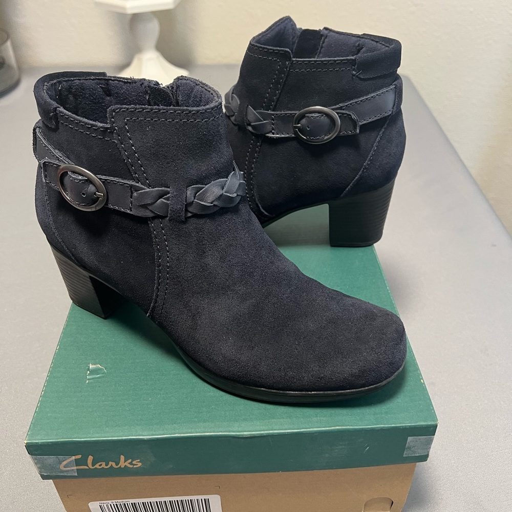 Clarks suede navy size 9 boots - Picture 1 of 5